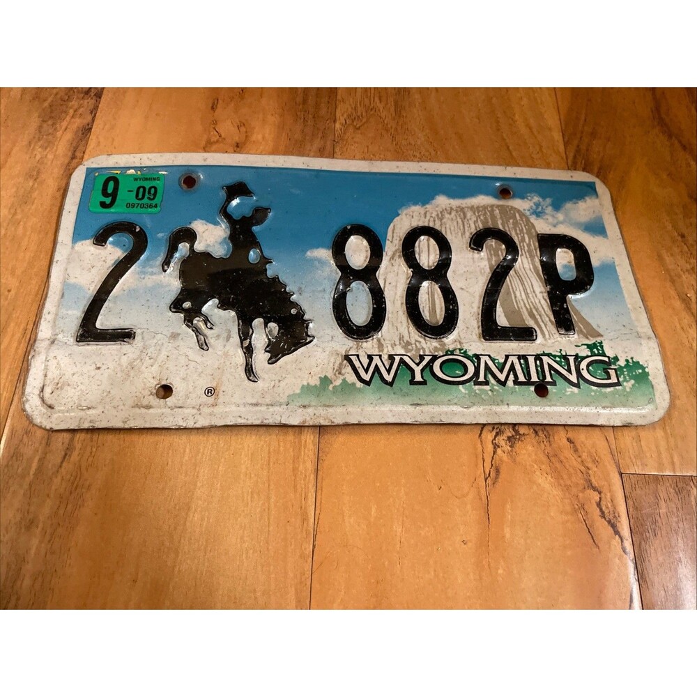 VTG WYOMING DEVILS TOWER LICENSE PLATE tag Laramie county  WY used expired pokes
